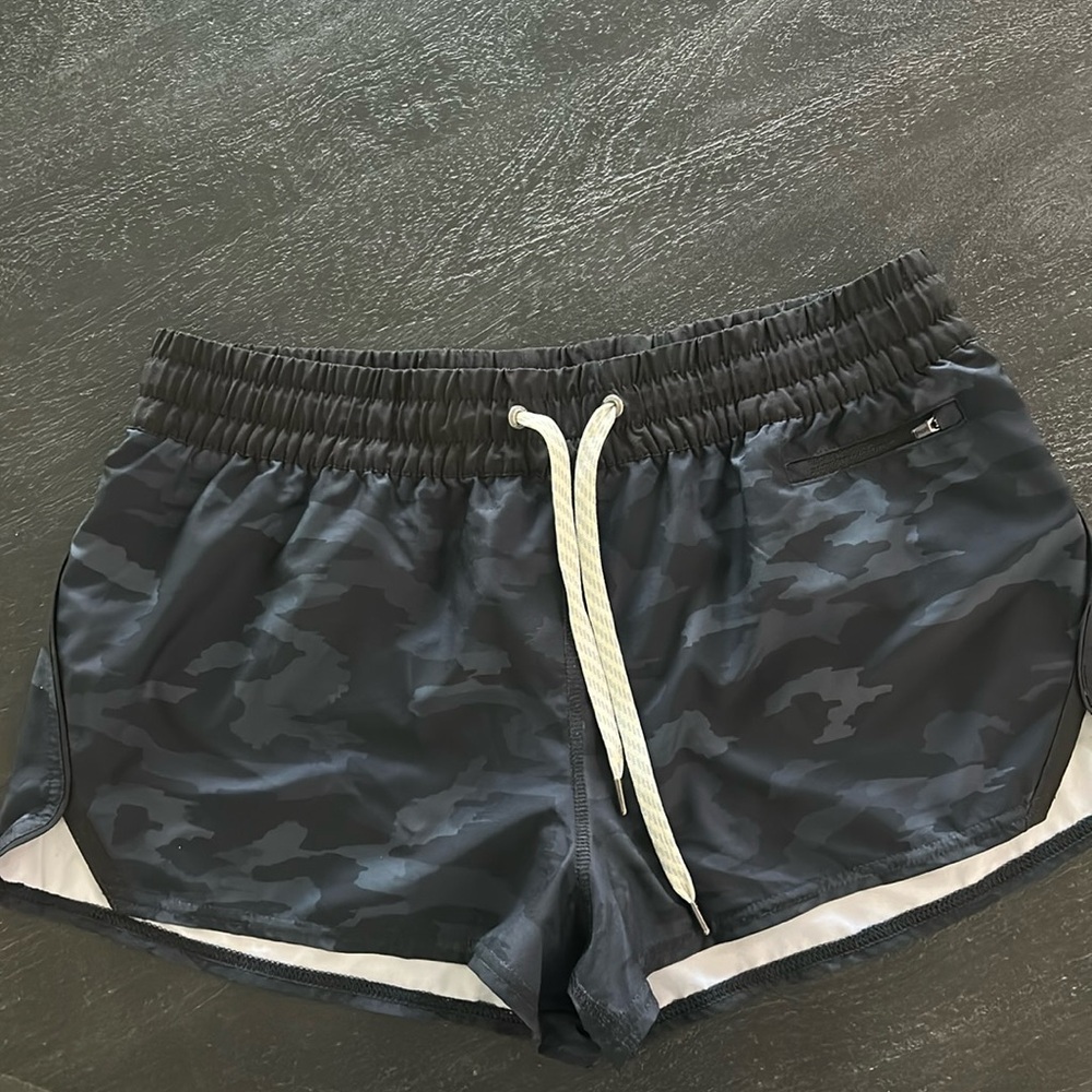Vuori cano shorts size L